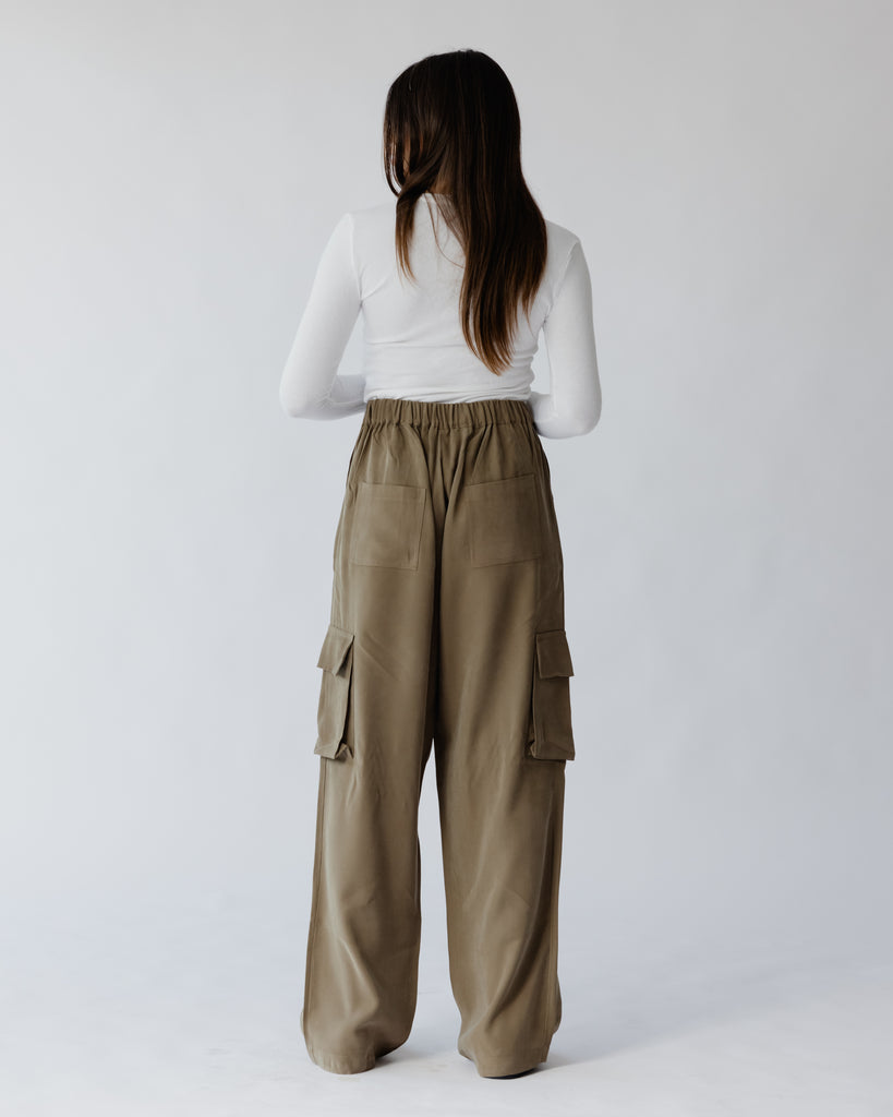 Adventurer Cargo Pants in Olive