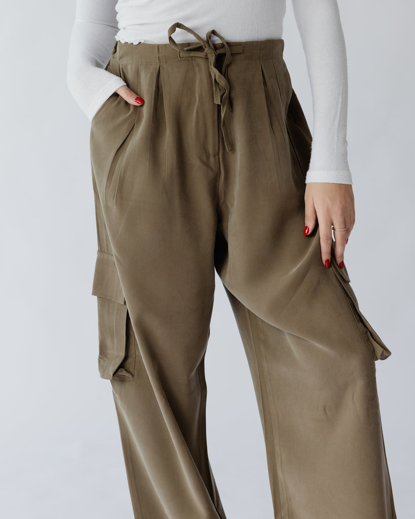 Adventurer Cargo Pants in Olive